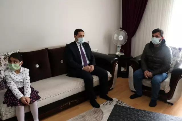 Vali Masatlı, hamileyken koronadan ölen annenin bebeğini ziyaret etti Vali Masatlı, hamileyken koronadan ölen annenin bebeğini ziyaret etti
