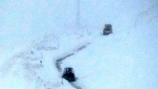 Van-Bahçesaray yolunda karla mücadele devam ediyor Van-Bahçesaray yolunda karla mücadele devam ediyor
