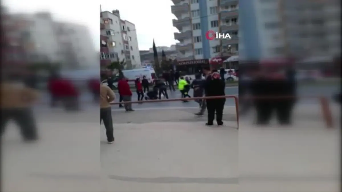 Son dakika! 2 kişinin yaralandığı kaza sonrası tekme tokat kavga ettiler
