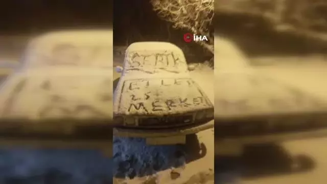 Antalya'da 6 yıl aradan sonra yağan kar sevinci Antalya'da 6 yıl aradan sonra yağan kar sevinci