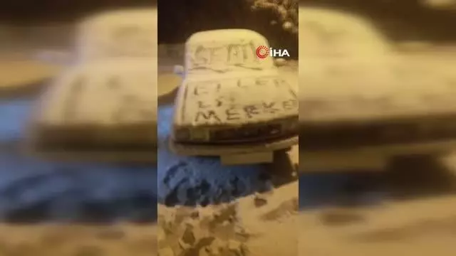 Antalya'da 6 yıl aradan sonra yağan kar sevinci Antalya'da 6 yıl aradan sonra yağan kar sevinci