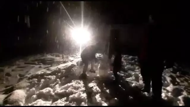 Antalya'da 6 yıl aradan sonra yağan kar sevinci Antalya'da 6 yıl aradan sonra yağan kar sevinci
