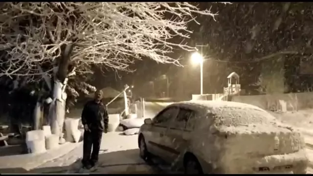 Antalya'da 6 yıl aradan sonra yağan kar sevinci Antalya'da 6 yıl aradan sonra yağan kar sevinci