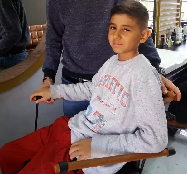 Arkadaşının döktüğü temizlik malzemesi Yiğit Ali'nin yüzünü yaktı Arkadaşının döktüğü temizlik malzemesi Yiğit Ali'nin yüzünü yaktı