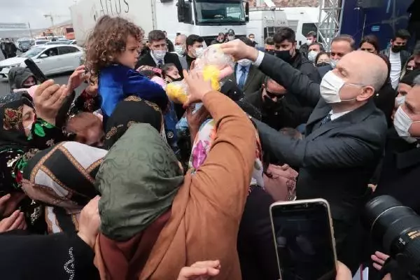 Son dakika haber... ŞANLIURFA Bakan Karaismailoğlu Bolluğu ve bereketi her haneye taşımayı sürdüreceğiz Son dakika haber... ŞANLIURFA Bakan Karaismailoğlu Bolluğu ve bereketi her haneye taşımayı sürdüreceğiz