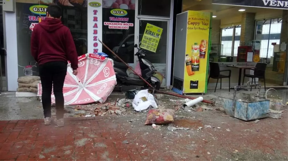 Balkondan düşen inşaat işçisi ağır yaralandı