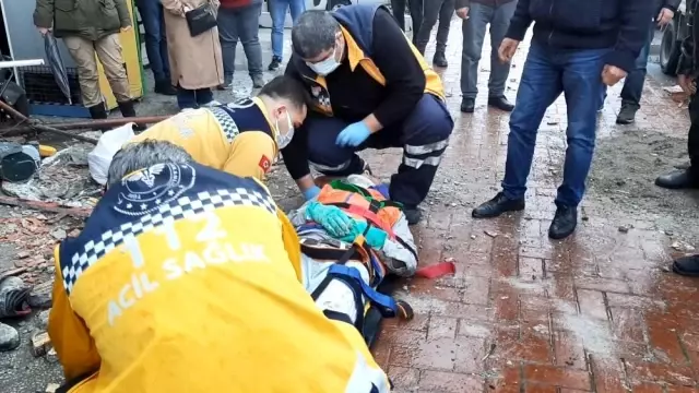 Balkondan düşen inşaat işçisi ağır yaralandı