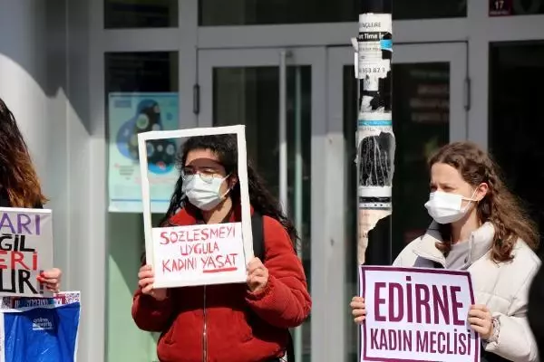 Basın açıklaması yapan kadınlara böyle tepki gösterdi: 'Erkekler bu kadar kötü mü?' Basın açıklaması yapan kadınlara böyle tepki gösterdi: 'Erkekler bu kadar kötü mü?'
