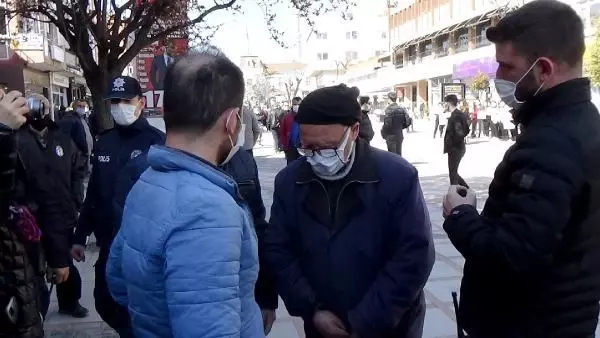 Basın açıklaması yapan kadınlara böyle tepki gösterdi: 'Erkekler bu kadar kötü mü?' Basın açıklaması yapan kadınlara böyle tepki gösterdi: 'Erkekler bu kadar kötü mü?'