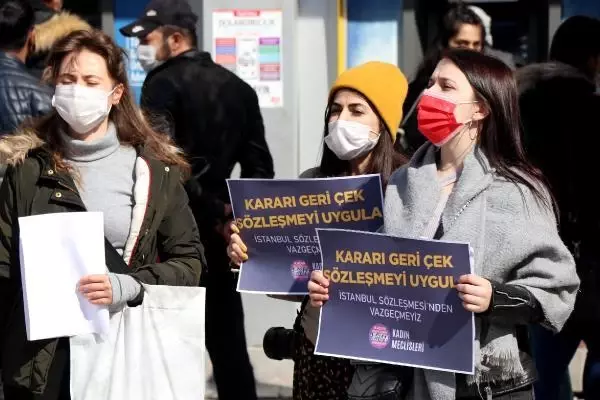 Basın açıklaması yapan kadınlara böyle tepki gösterdi: 'Erkekler bu kadar kötü mü?' Basın açıklaması yapan kadınlara böyle tepki gösterdi: 'Erkekler bu kadar kötü mü?'