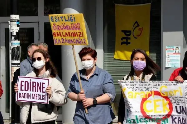 Basın açıklaması yapan kadınlara böyle tepki gösterdi: 'Erkekler bu kadar kötü mü?' Basın açıklaması yapan kadınlara böyle tepki gösterdi: 'Erkekler bu kadar kötü mü?'