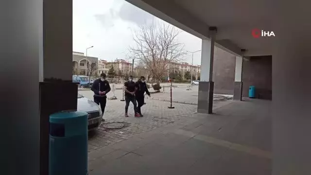 Bir garip hırsızlık...Çaldıkları motosikleti 900 liraya satmak isterken bir de 12 bin lira ceza yediler Bir garip hırsızlık...Çaldıkları motosikleti 900 liraya satmak isterken bir de 12 bin lira ceza yediler