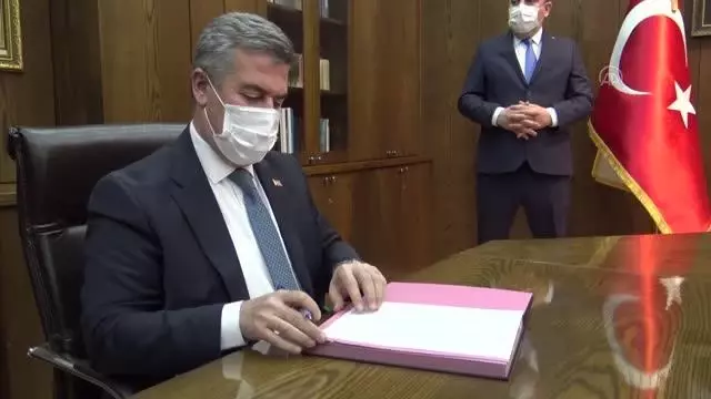 Buharkent'e yapılacak huzurevi için imzalar atıldı Buharkent'e yapılacak huzurevi için imzalar atıldı