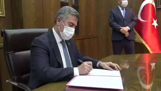 Buharkent'e yapılacak huzurevi için imzalar atıldı Buharkent'e yapılacak huzurevi için imzalar atıldı