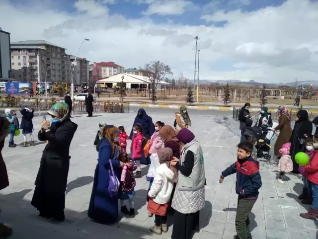Camiler çocuklarla çiçek açtı Camiler çocuklarla çiçek açtı