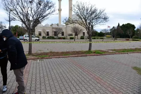 Son dakika haber: ADANA Camiye gitmek için TIR'dan indi, kendisini takip eden kişilerce bıçaklanarak öldürüldü Son dakika haber: ADANA Camiye gitmek için TIR'dan indi, kendisini takip eden kişilerce bıçaklanarak öldürüldü