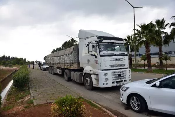 Son dakika haber: ADANA Camiye gitmek için TIR'dan indi, kendisini takip eden kişilerce bıçaklanarak öldürüldü Son dakika haber: ADANA Camiye gitmek için TIR'dan indi, kendisini takip eden kişilerce bıçaklanarak öldürüldü