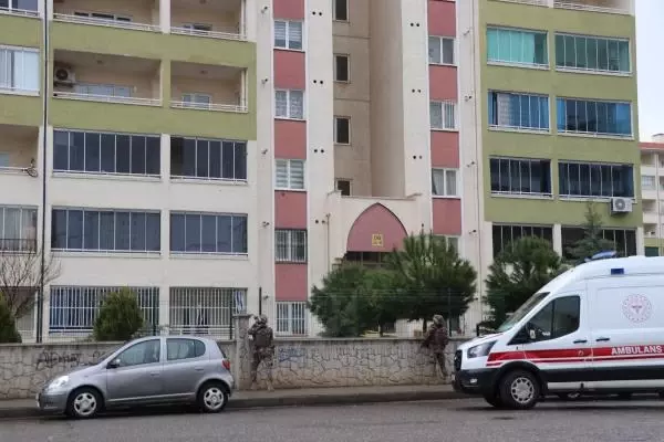 Diyarbakır'da evde alıkonulanları kurtarma operasyonu Diyarbakır'da evde alıkonulanları kurtarma operasyonu
