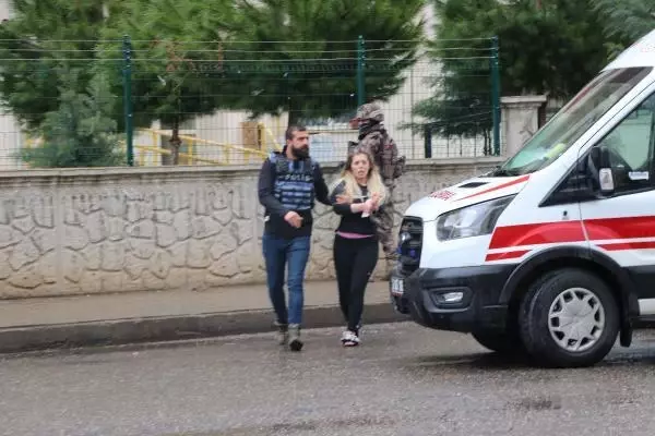 Diyarbakır'da evde alıkonulanları kurtarma operasyonu Diyarbakır'da evde alıkonulanları kurtarma operasyonu