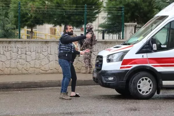 Son dakika haberleri! Diyarbakır'da evde alıkonulanları kurtarma operasyonu (2) Son dakika haberleri! Diyarbakır'da evde alıkonulanları kurtarma operasyonu (2)