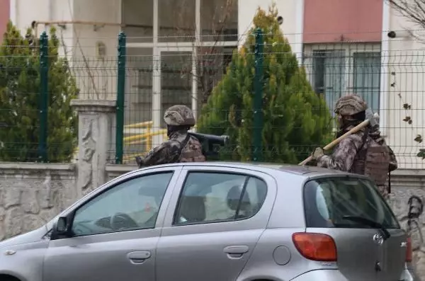 Son dakika haberleri! Diyarbakır'da evde alıkonulanları kurtarma operasyonu (2) Son dakika haberleri! Diyarbakır'da evde alıkonulanları kurtarma operasyonu (2)