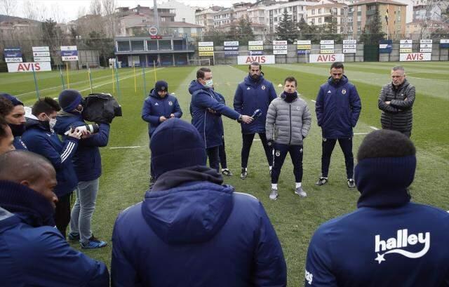 Emre Belözoğlu'ndan Fenerbahçeli futbolculara özel konuşma: İçinizden birisiyim Emre Belözoğlu'ndan Fenerbahçeli futbolculara özel konuşma: İçinizden birisiyim