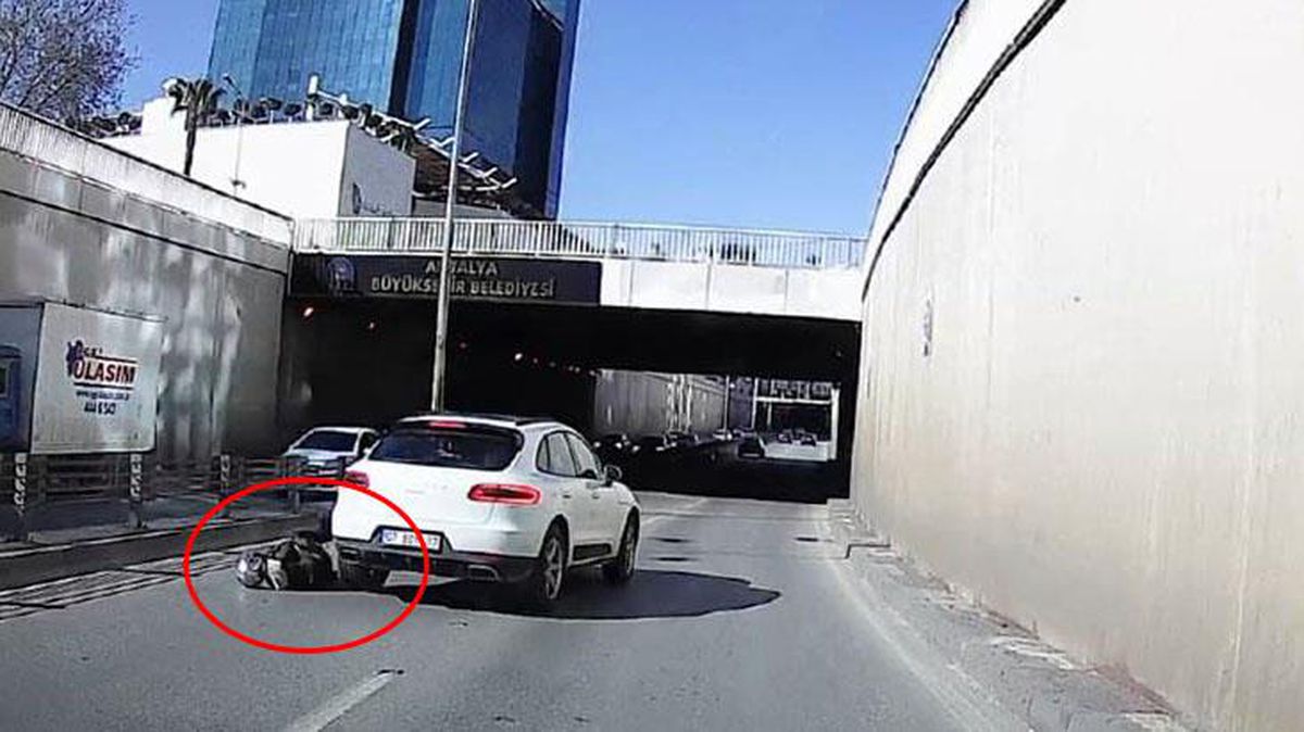 Trafikte korku dolu anlar! Epilepsi nöbeti geçiren motosiklet sürücüsü ölümden döndü