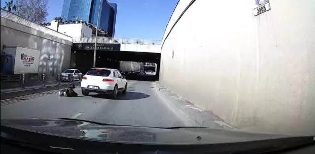Epilepsi nöbeti geçiren motosiklet sürücüsü ölümlerden döndü Epilepsi nöbeti geçiren motosiklet sürücüsü ölümlerden döndü