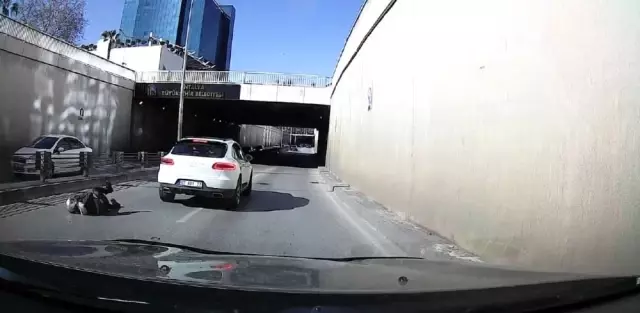 Epilepsi nöbeti geçiren motosiklet sürücüsü ölümlerden döndü Epilepsi nöbeti geçiren motosiklet sürücüsü ölümlerden döndü