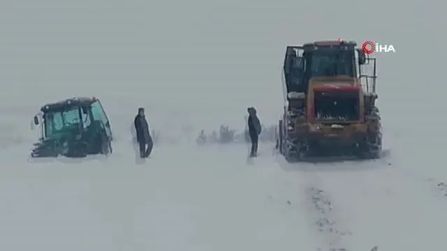 Erzincan'da kar ve tipiden 102 köy yolu ulaşıma kapandı Erzincan'da kar ve tipiden 102 köy yolu ulaşıma kapandı