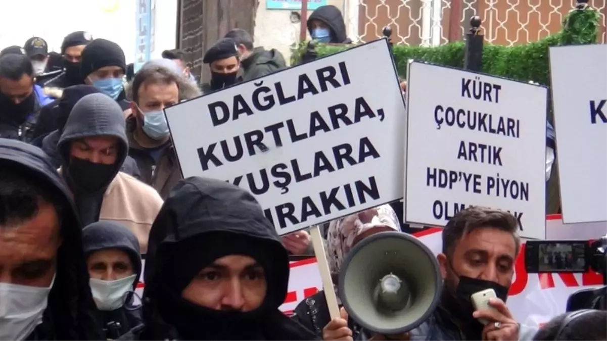Son dakika yerel: 'Evlat Nöbeti' tutan ailelerle esnaf arasında gerginlik