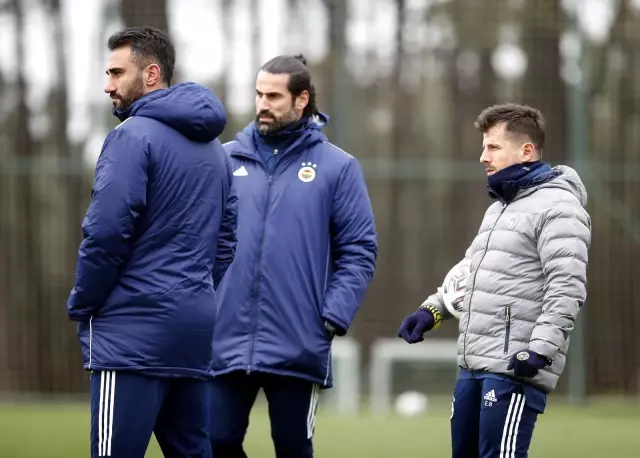 Fenerbahçe'de Emre Belözoğlu ilk antrenmanına çıktı Fenerbahçe'de Emre Belözoğlu ilk antrenmanına çıktı