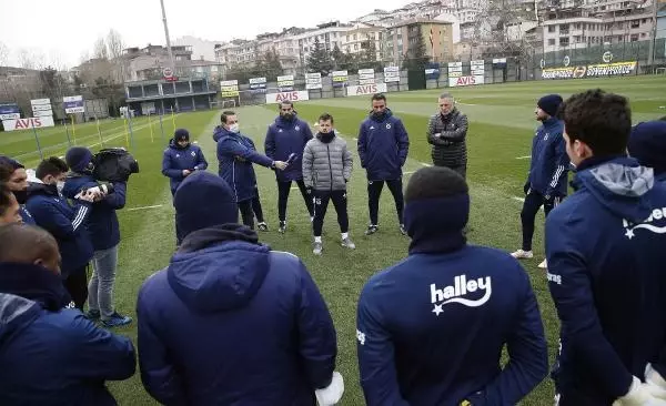 Fenerbahçe'de Emre Belözoğlu ilk antrenmanına çıktı Fenerbahçe'de Emre Belözoğlu ilk antrenmanına çıktı