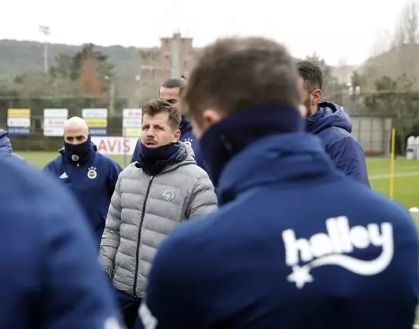 Fenerbahçe'de Emre Belözoğlu ilk antrenmanına çıktı Fenerbahçe'de Emre Belözoğlu ilk antrenmanına çıktı