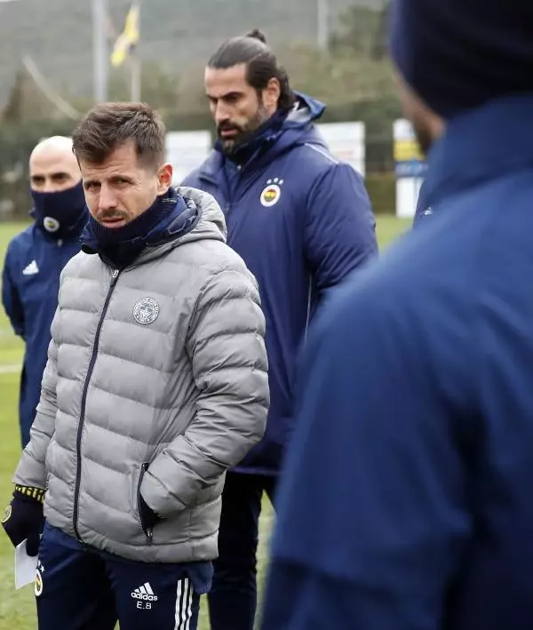 Fenerbahçe'de Emre Belözoğlu ilk antrenmanına çıktı Fenerbahçe'de Emre Belözoğlu ilk antrenmanına çıktı