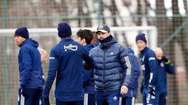 Fenerbahçe'de Erol Bulut ayrılığının perde arkası ortaya çıktı! 'Hakkınızı helal edin' diyerek vedalaştı Fenerbahçe'de Erol Bulut ayrılığının perde arkası ortaya çıktı! 'Hakkınızı helal edin' diyerek vedalaştı