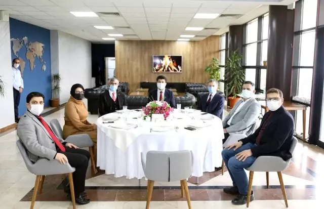 Fikir Sofrası'nda Z kuşağı konuşuldu Fikir Sofrası'nda Z kuşağı konuşuldu