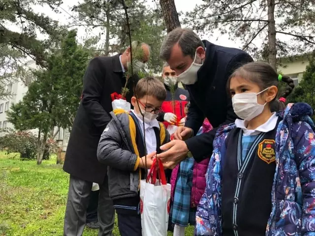 Gürsu protokolü öğrencilerle fidan dikti Gürsu protokolü öğrencilerle fidan dikti