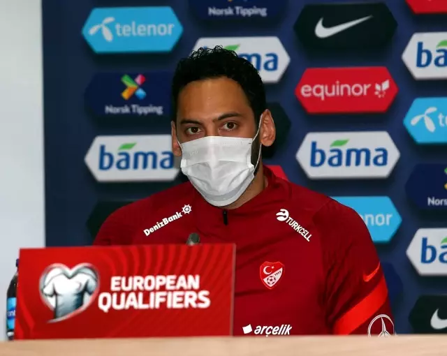 Hakan Çalhanoğlu: 'Ibrahimovic ile Burak Yılmaz'ı çift forvet oynatırdım' Hakan Çalhanoğlu: 'Ibrahimovic ile Burak Yılmaz'ı çift forvet oynatırdım'