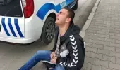 Hamile eşi seyir halindeki araçtan düşen kocanın feryatları yürekleri dağladı Hamile eşi seyir halindeki araçtan düşen kocanın feryatları yürekleri dağladı