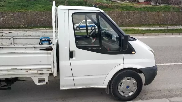Hamile olan 3 aylık eşi seyir halindeki araçtan düşen kocanın feryatları yürekleri dağladı Hamile olan 3 aylık eşi seyir halindeki araçtan düşen kocanın feryatları yürekleri dağladı