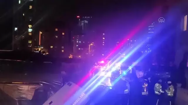 Hasta taşıyan ambulans kaza yaptı Hasta taşıyan ambulans kaza yaptı