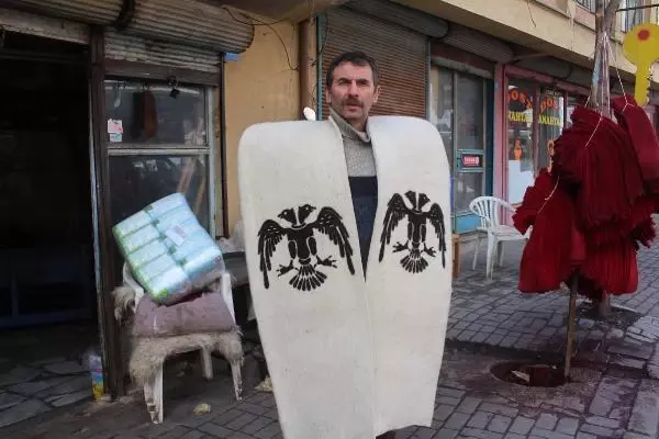 İki kardeş, atalarından öğrendiği keçeciliği sürdürüyor İki kardeş, atalarından öğrendiği keçeciliği sürdürüyor