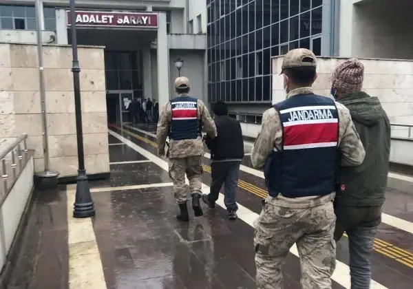 Kablo hırsızlığı şüphelisi 2 kişi yakalandı Kablo hırsızlığı şüphelisi 2 kişi yakalandı
