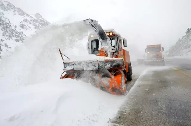 Kar kılınlığının 1 metreye ulaştığı Antalya-Konya karayolunda kartpostallık görüntüler Kar kılınlığının 1 metreye ulaştığı Antalya-Konya karayolunda kartpostallık görüntüler