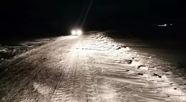 Kar ve tipi nedeniyle yolda mahsur kaldılar Kar ve tipi nedeniyle yolda mahsur kaldılar