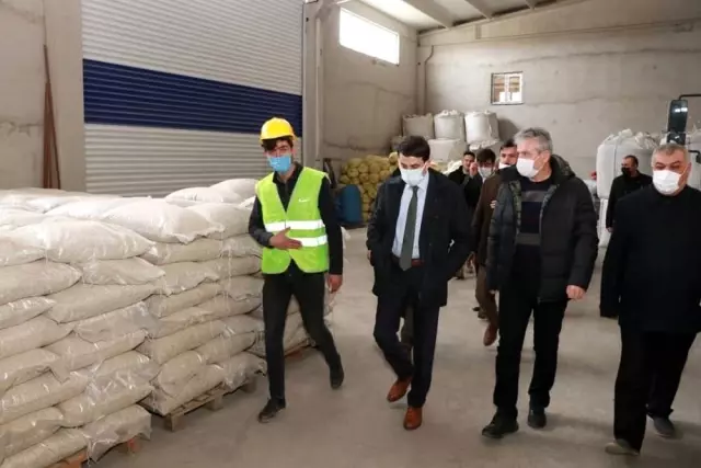 Ahlat Kaymakamı Dağ, bakliyat paketleme tesisini gezdi Ahlat Kaymakamı Dağ, bakliyat paketleme tesisini gezdi