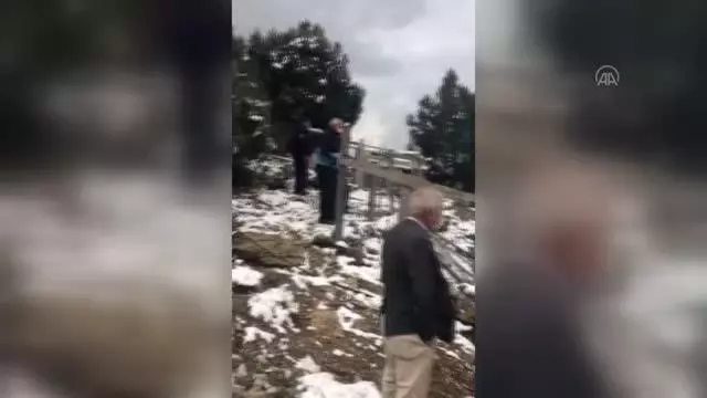 Mahalle sakinleri ile belediye ekipleri arasında yıkım gerginliği yaşandı Mahalle sakinleri ile belediye ekipleri arasında yıkım gerginliği yaşandı