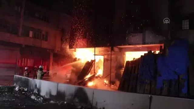 Son dakika haberi... Mobilya atölyesinde çıkan yangın hasara neden oldu Son dakika haberi... Mobilya atölyesinde çıkan yangın hasara neden oldu