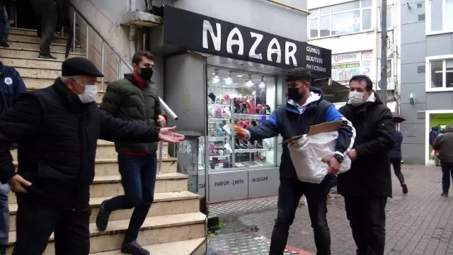 Muhsin Yazıcıoğlu anısına lokum dağıtıldı
